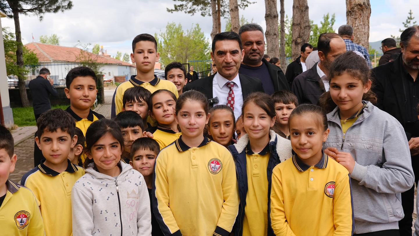 Gürçayır’da Öğrencilere Bayram Sevinci: 1000 TL Harçlık ve Anlamlı Söyleşi