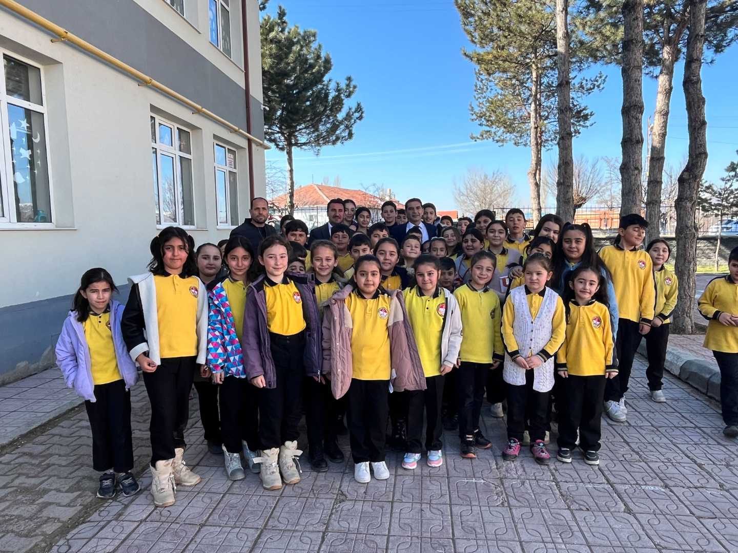 Gürçayır Belediye Başkanı Temel Toy’dan Öğrencilerle Bayram Sevinci